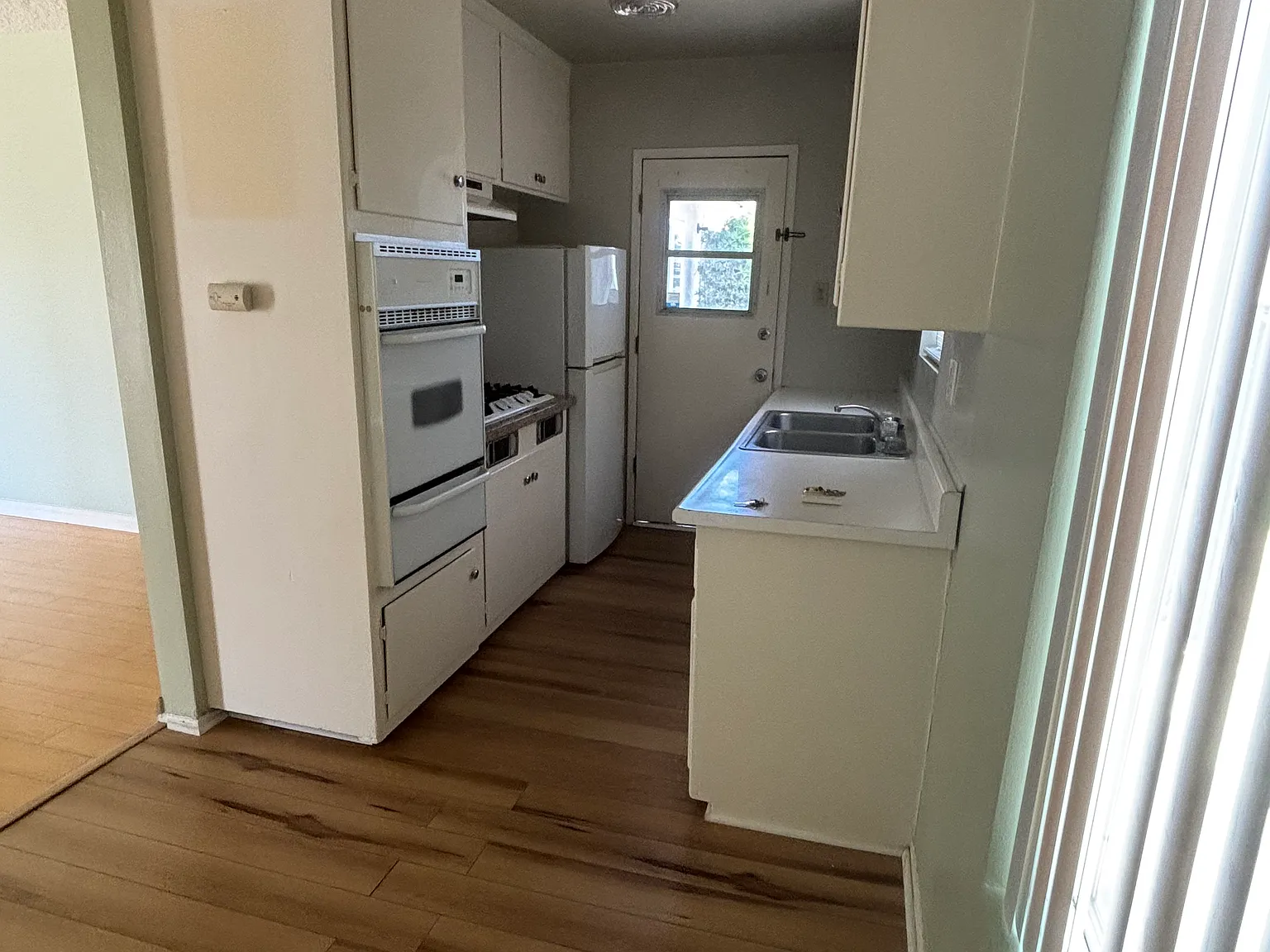 2 bed, 550 sqft, $2,795 — Photo 3