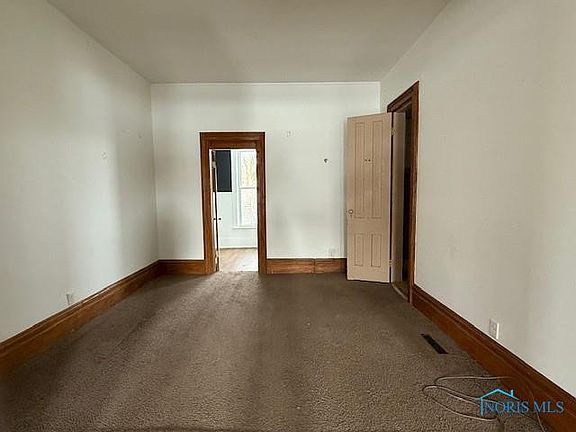 4th image of 704 W Fremont St