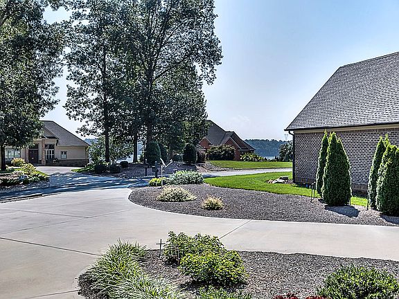 2nd image of 311 Washita Ln