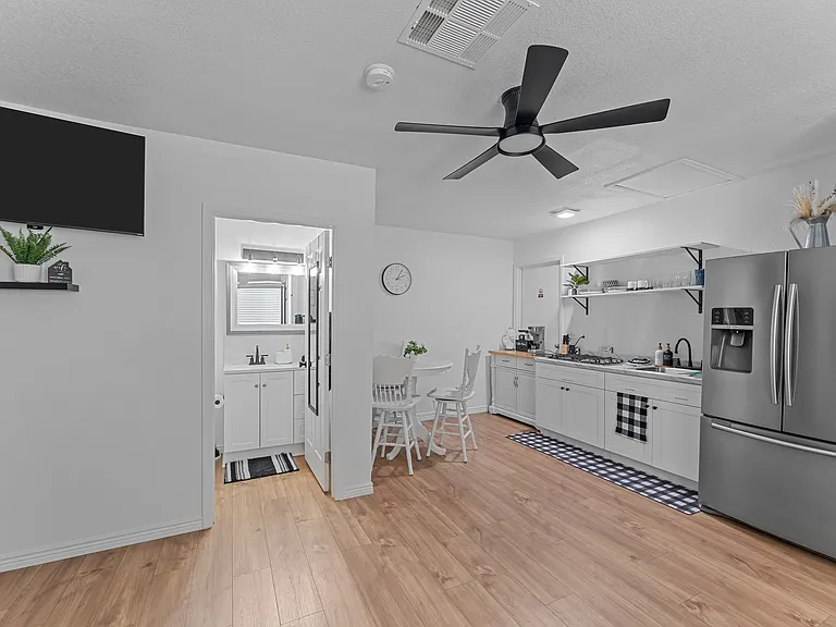 8742 W Meadowbrook Ave — Photo 38