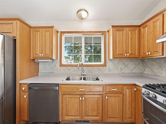 5th image of 315 Barracuda Ave NE