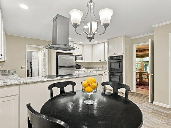 5th image of 902 40th St E