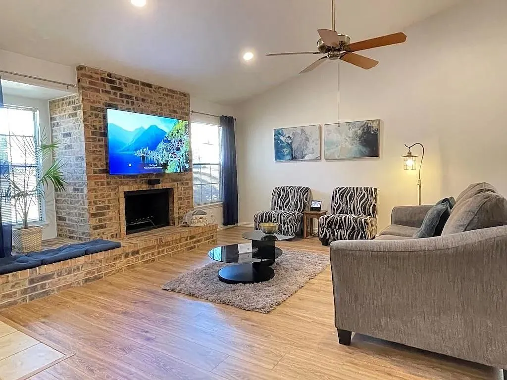 4333 Ireland Dr — Photo 3