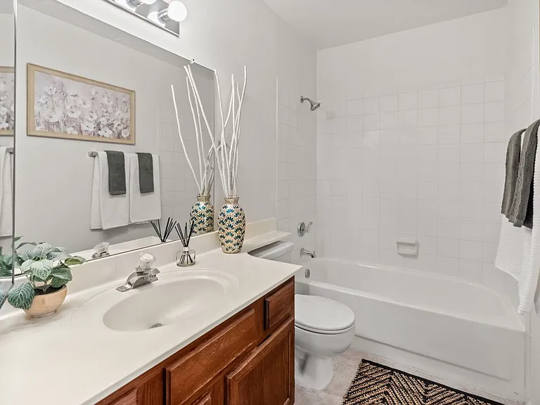 1017 E Maryland Ave #213 — Photo 19