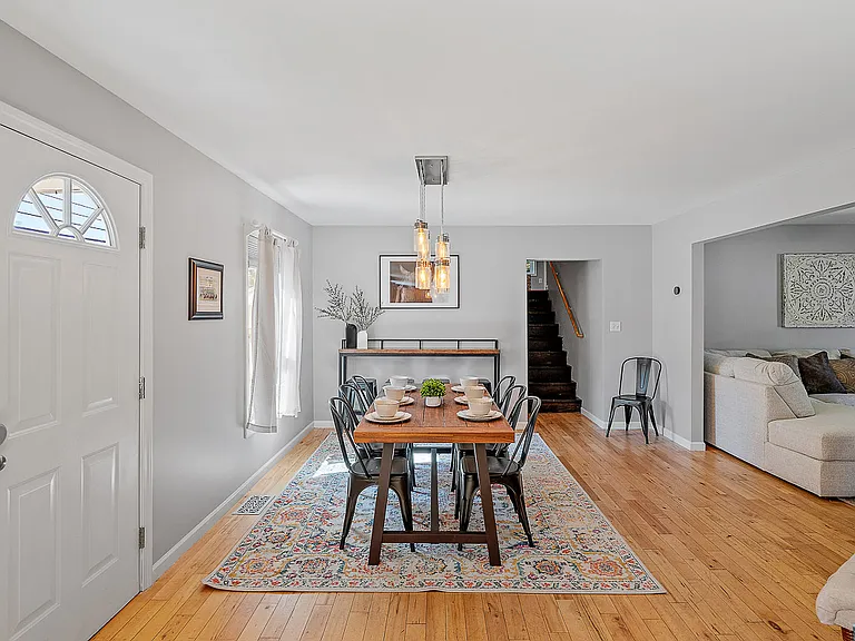 387 Maple Ave — Photo 7