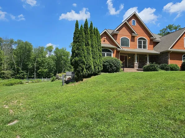 46 Fermoy Ln, Waymart, PA 18472