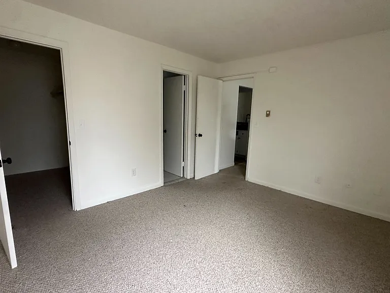 University Park Apartments near Cornell University — Photo 169