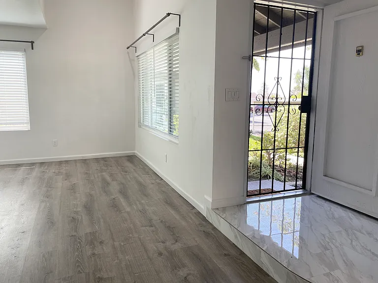 5073 La Cuenta Dr — Photo 2