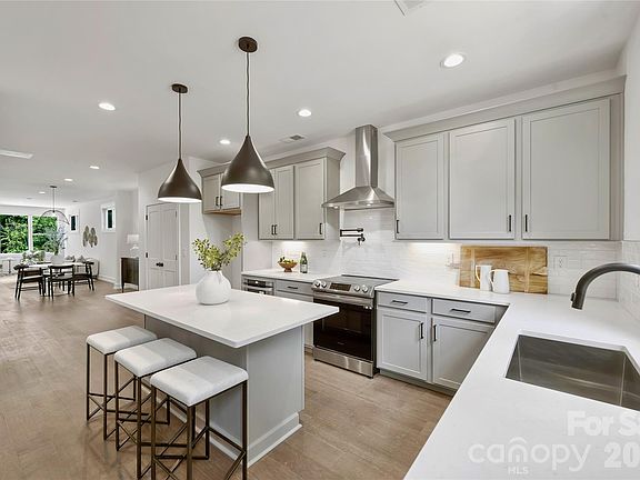 4th image of 209 Coxe Ave #A