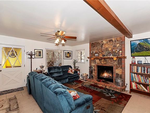 5th image of 836 E Angeles Blvd