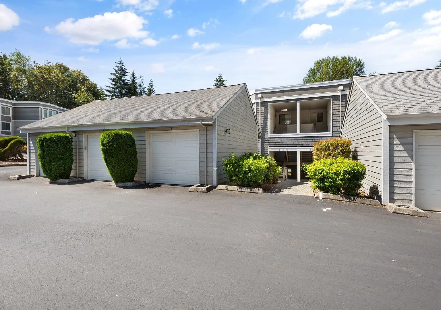 2bd/1.75ba Bellevue Condo — Photo 1