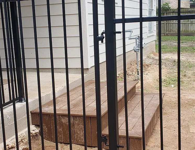 222 Canterbury Dr — Photo 18
