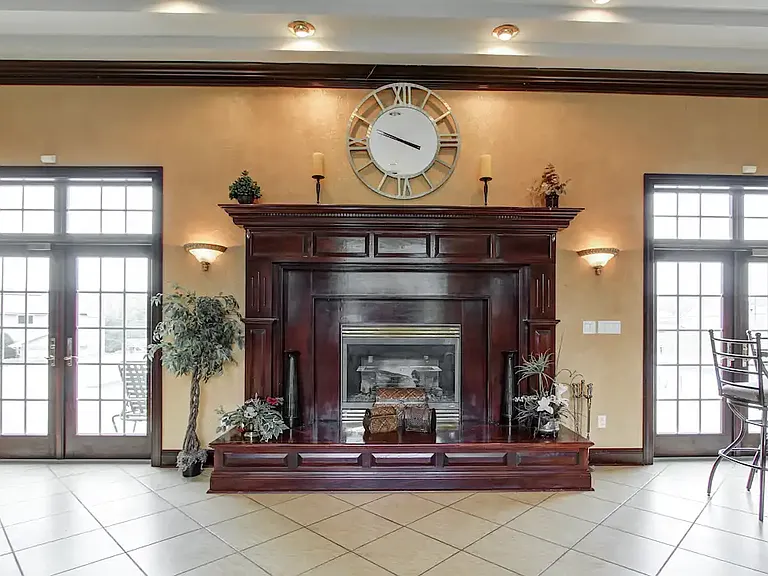 Stonecreek Luxury Apartment Homes — Photo 2