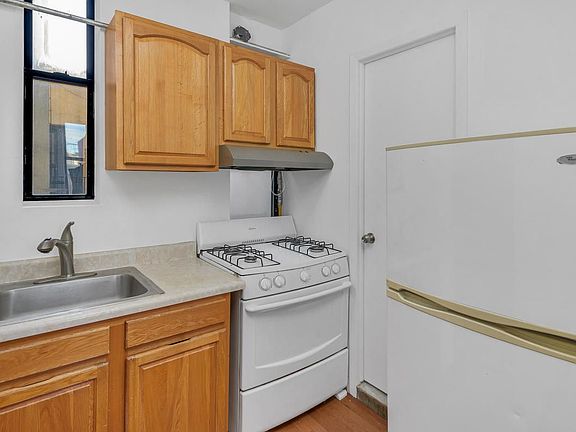 4th image of 158 Mott St #17A