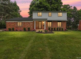 2084 Kristin Dr, Troy, MI