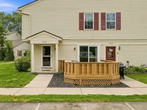 33616 Bayview Dr, Chesterfield, MI 48047