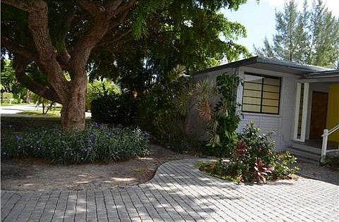 4th image of 272 189th St