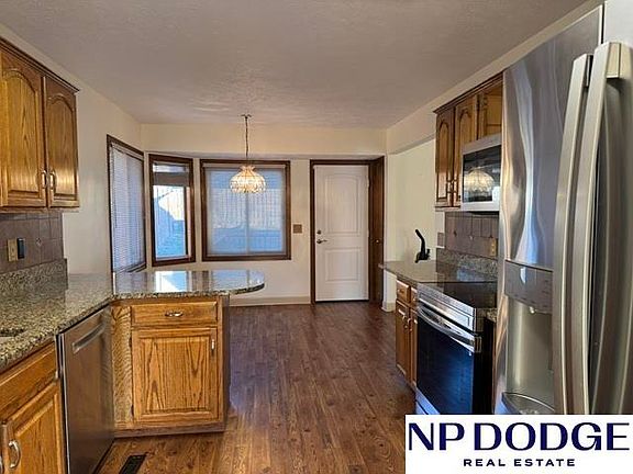 3rd image of 1423 N 159th St