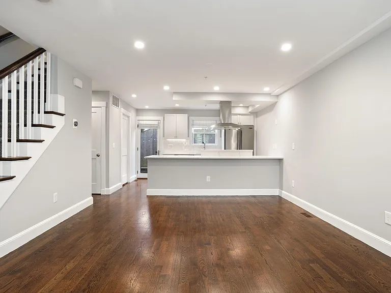 Dining/kitchen, 1st floor (vacant)