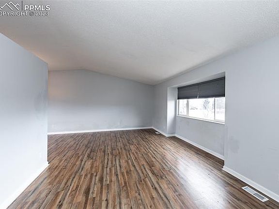5th image of 5045 Wainwright Dr