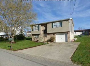 2652 Riverbend Dr, Ona, WV 25545