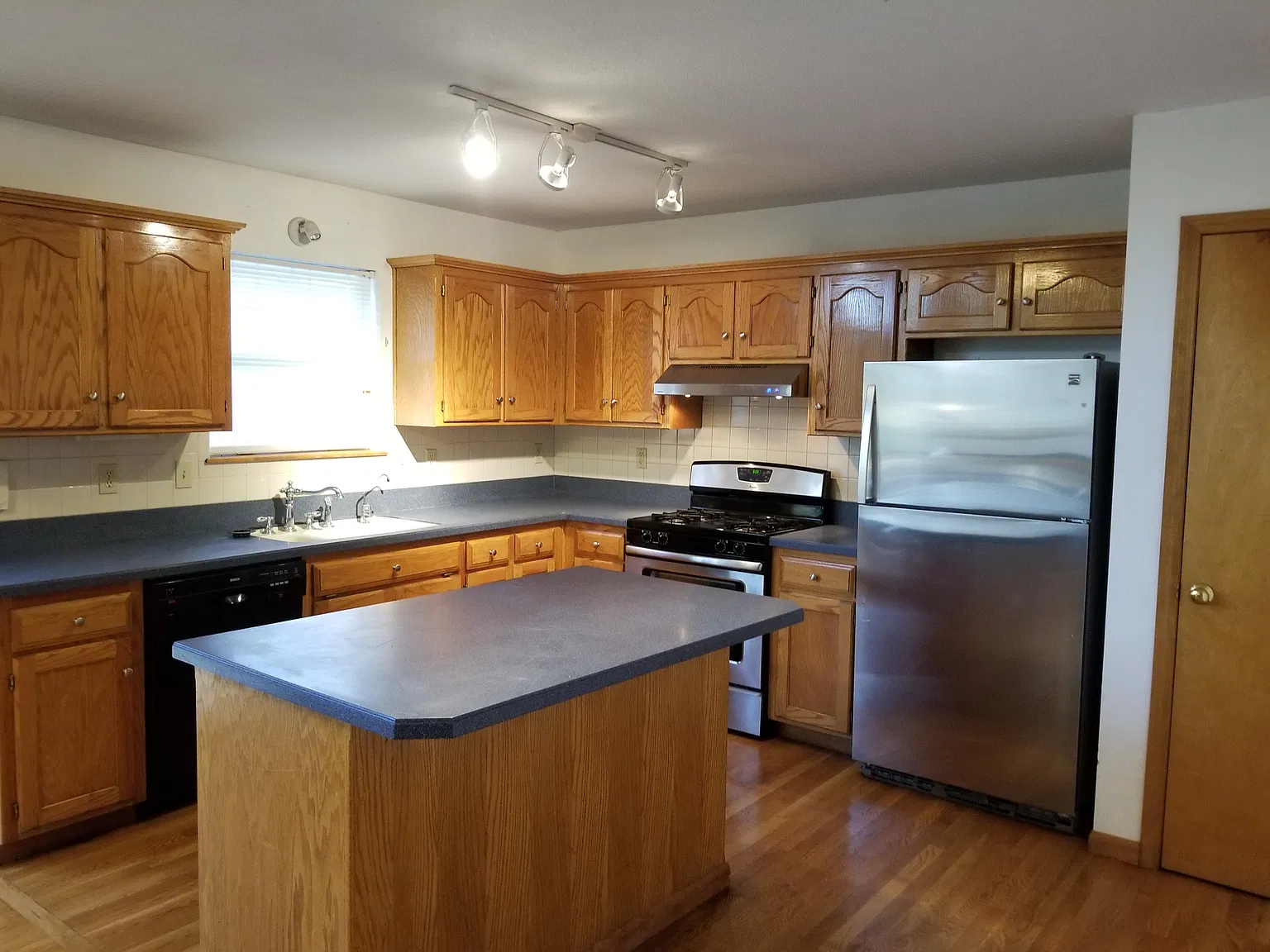 4 bed, 2607 sqft, $2,100 — Photo 4