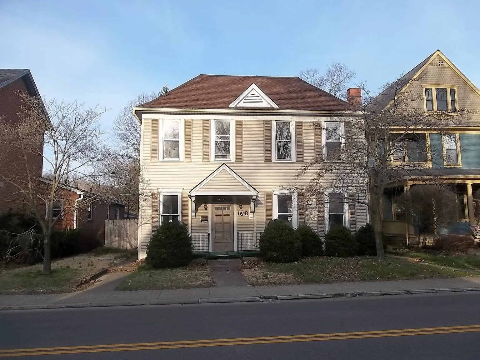 166 N High St photo 1