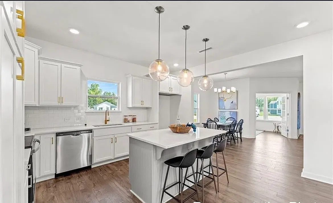 3 bed, 2.5 bath, 2206 sqft, $2,300 — Photo 3