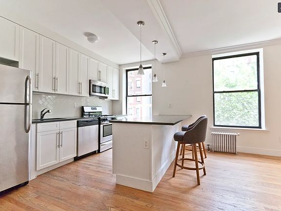 5th image of 417 Manhattan Ave APT 6