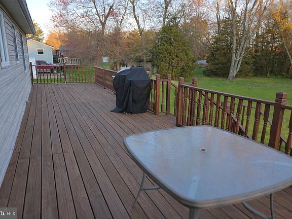 3rd image of 1554 Flora Rd