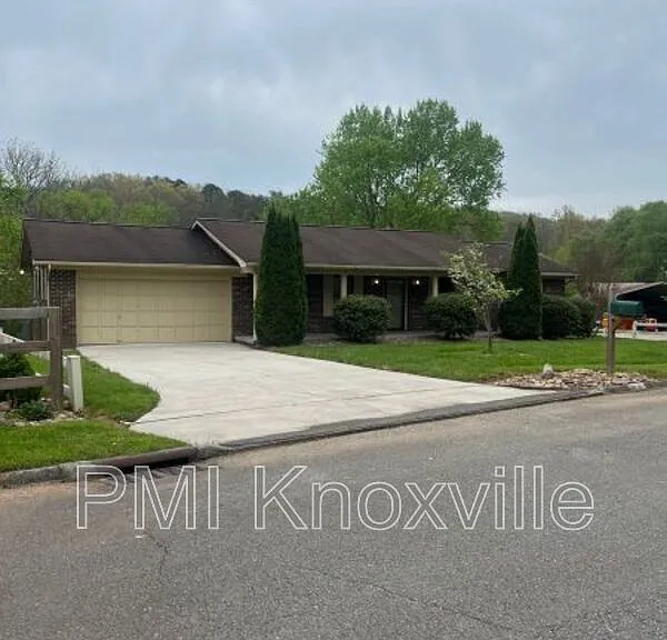 4723 Zirkle Dr — Photo 1