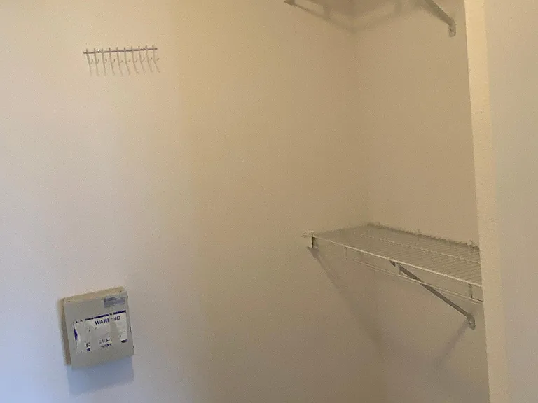 5636 N Plymouth Ct — Photo 15