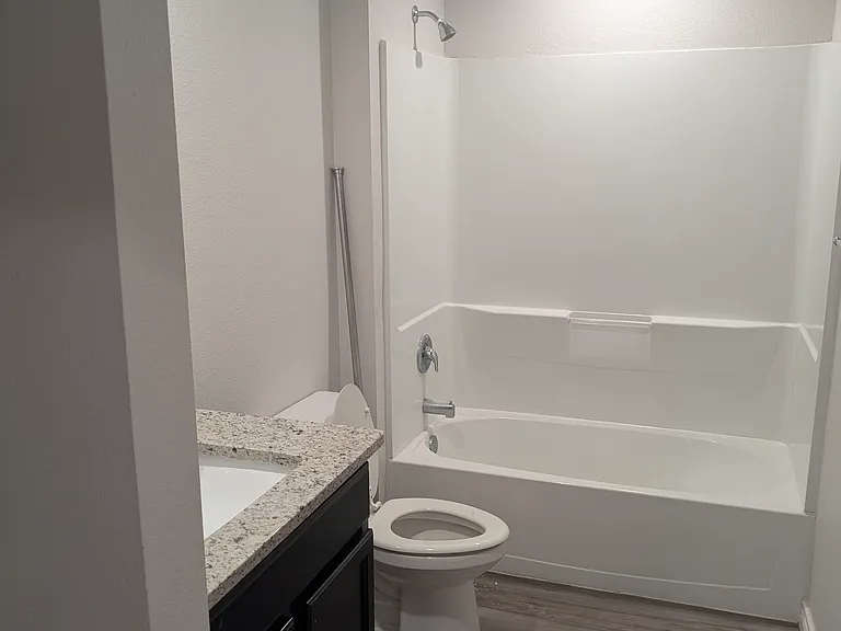 1281 Carnaby St — Photo 21
