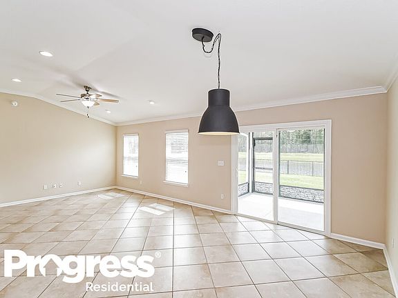 3rd image of 590 Shetland Dr