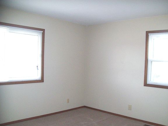 5th image of 1402 N Meeker Ct