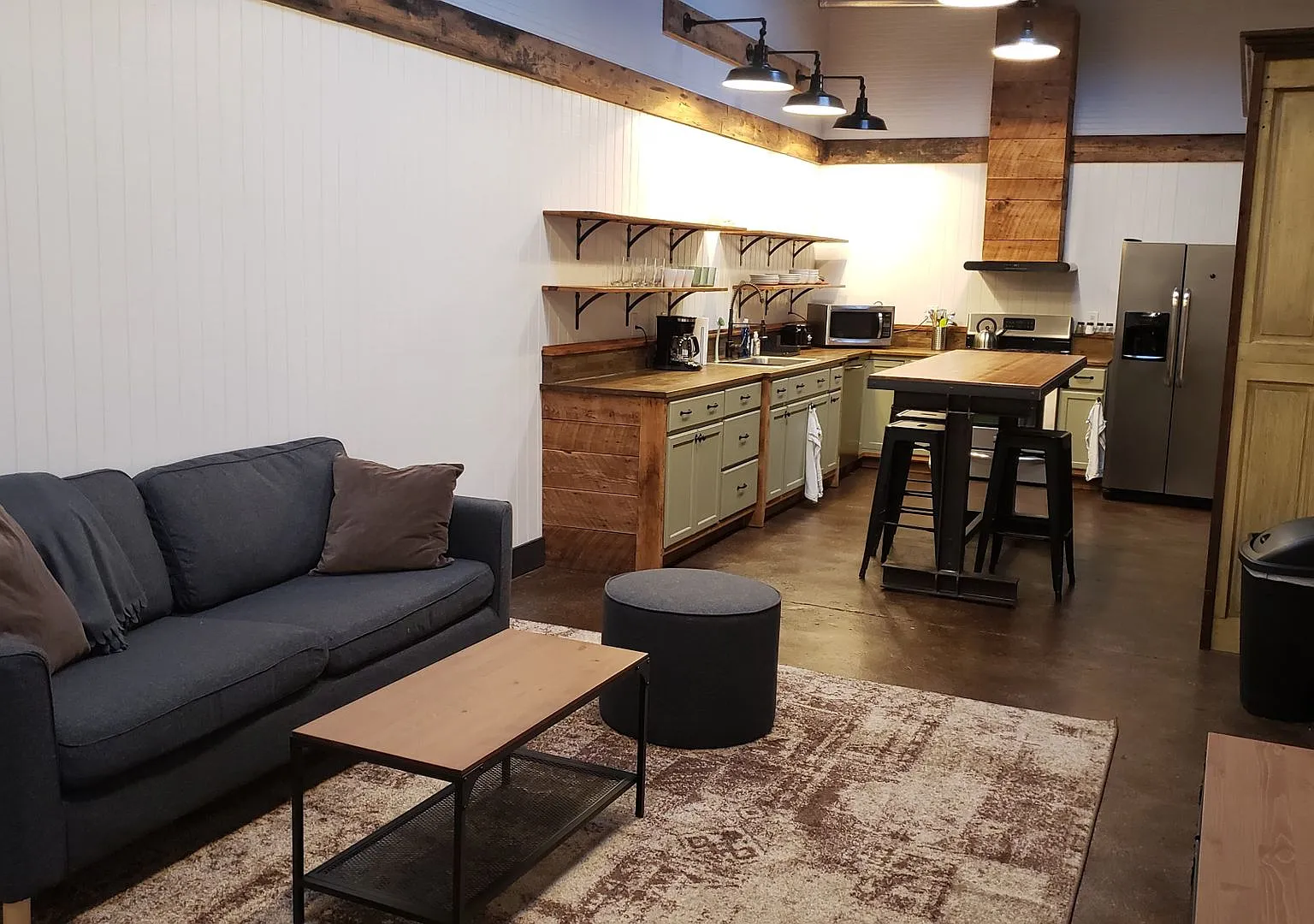 1/2 off 1 month-Charming Industrial 4 Bedroom/4 Bathroom Apartment in Pigtown, MD! — Photo 3