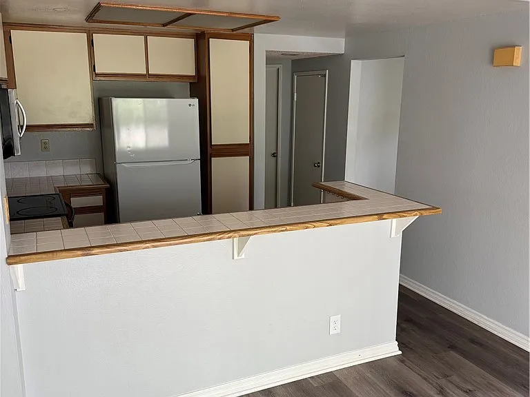 69 Stanford Ct — Photo 4