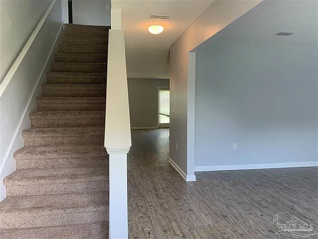 5 bed, 2.5 bath, 2804 sqft, $2,450 — Photo 2