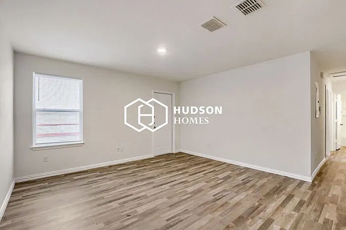 3 bed, 2.0 bath, 872 sqft, $1,500 — Photo 3