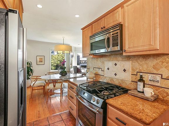 2nd image of 1025 Lombard St APT 3