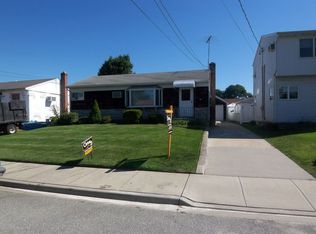 212 N 3rd St, Bethpage, NY 11714