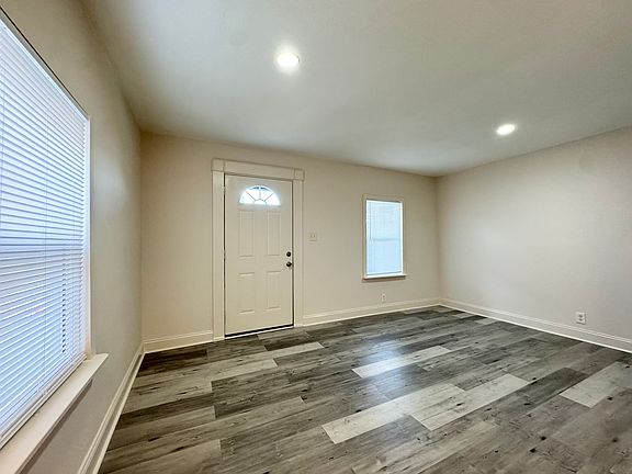 3rd image of 516 Barnett Ave