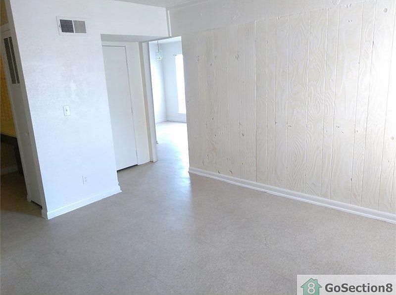 2nd image of 1359 E 63rd St #B
