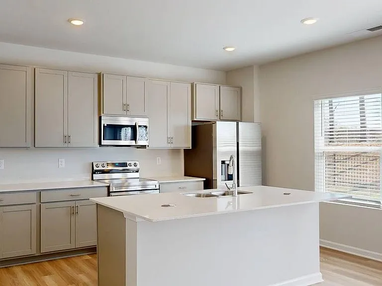 Quinn Residences at Snapping Shoals — Photo 41