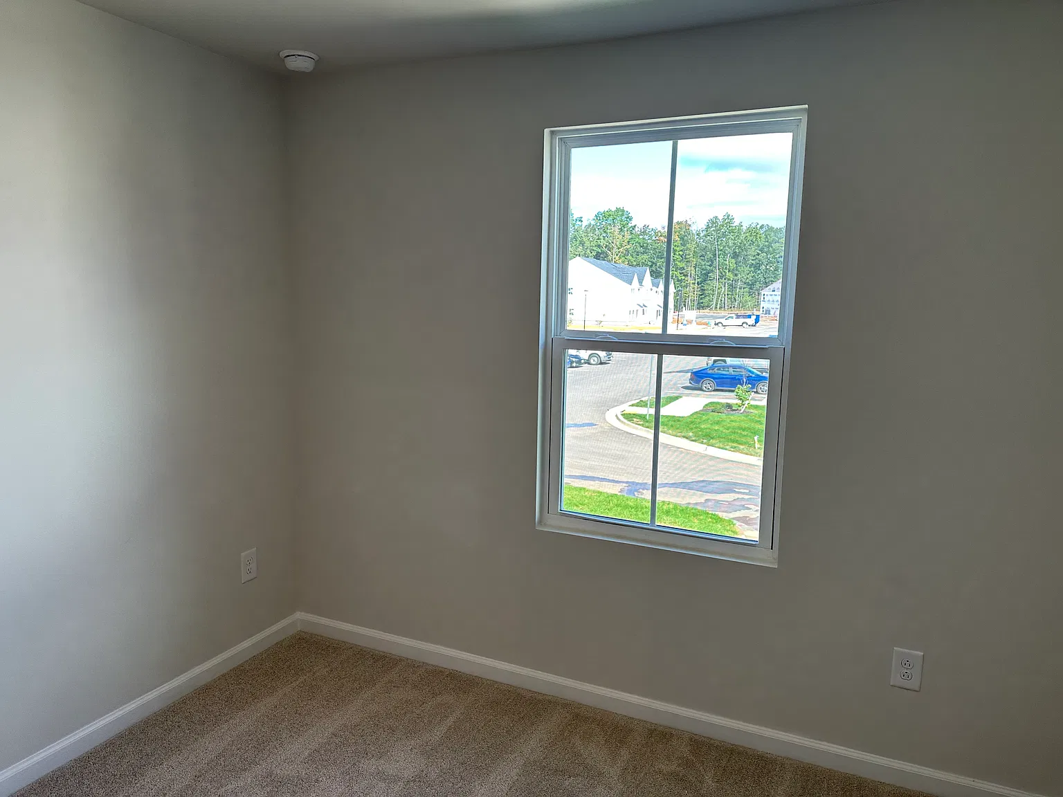 3 bed, 1102 sqft, $2,090 — Photo 4