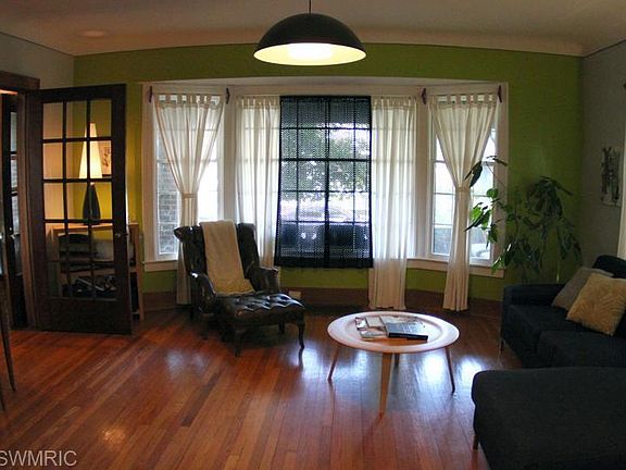 2nd image of 1039 Calvin Ave SE