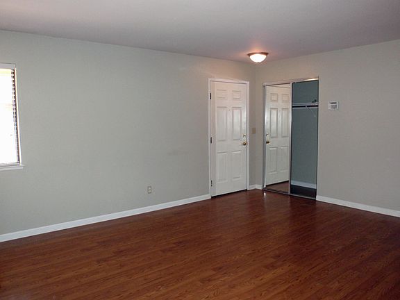 2nd image of 2287 Renwick Ln