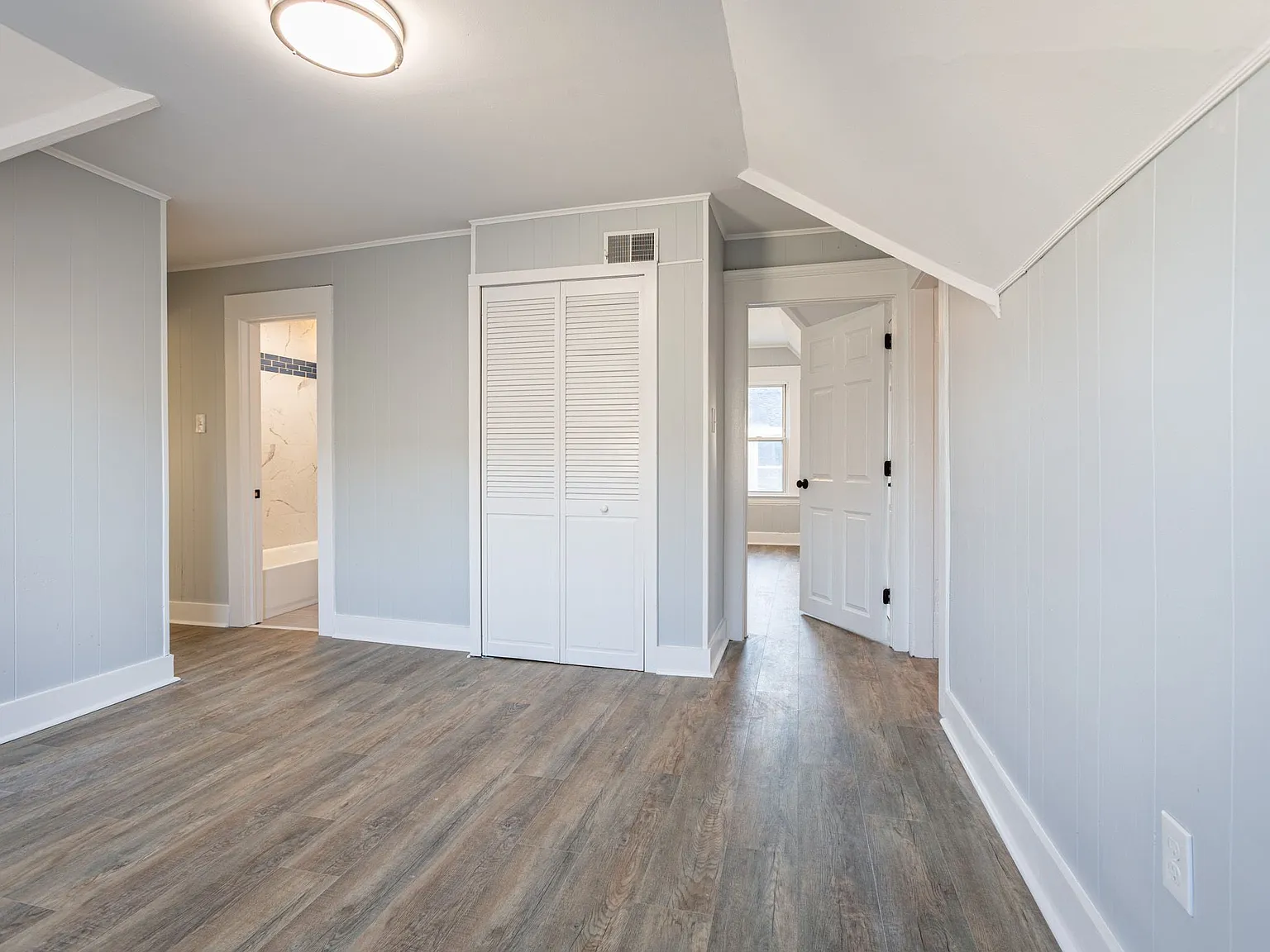 2 bed, 1.0 bath, 1200 sqft, $1,700 — Photo 3