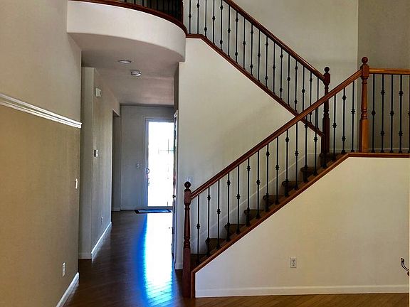 3rd image of 1208 Ashford Ln