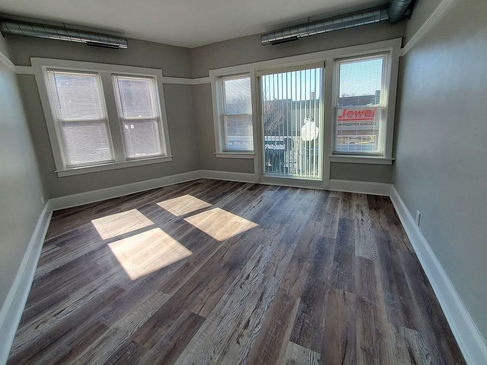 1st image of 4237 N Lincoln Ave #2